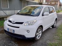 Usata Toyota Urban Cruiser Luxury 90 CV (66 kW) 2011 Bianco Berlina