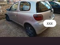 Usata Toyota Yaris Sol 68 CV (50 kW) 1999 Grigio Berlina