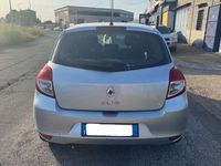 Usata Renault Clio II 75 CV (55 kW) 2011 Argento Berlina