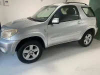 Usata Toyota RAV4 116 CV (85 kW) 2005 Grigio SUV