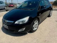 Usata Opel Astra 110 CV (80 kW) 2011 Nero Berlina
