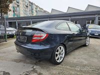 Usata Mercedes C220 Avantgarde 143 CV (105 kW) 2003 Blu Coupé