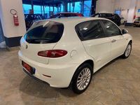 Usata Alfa Romeo 147 104 CV (76 kW) 2010 Bianco Utilitaria