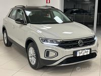 Usata VW T-Roc Life 110 CV (80 kW) 2023 Beige SUV