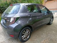 Usata Toyota Yaris Lounge 69 CV (50 kW) 2014 Grigio Berlina
