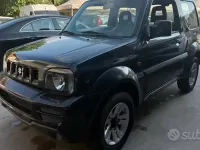 Usata Suzuki Jimny 85 CV (62 kW) 2011 Nero SUV
