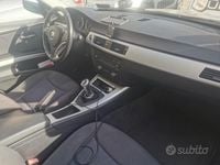 Usata BMW 318 143 CV (105 kW) 2010 Grigio Station wagon