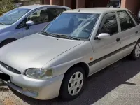 Usata Ford Escort Ghia 88 CV (64 kW) 1997 Grigio Berlina