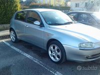 Usata Alfa Romeo 147 150 CV (110 kW) 2001 Grigio Utilitaria