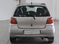 Usata Toyota Yaris 67 CV (49 kW) 2003 Grigio Utilitaria