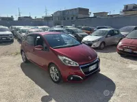 Usata Peugeot 208 Allure 75 CV (55 kW) 2015 Rosso Utilitaria