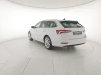 Usata Skoda Octavia Style 150 CV (110 kW) 2024 Bianco luna metallizzato Station wagon