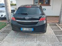 Usata Opel Astra 101 CV (74 kW) 2010 Nero Berlina