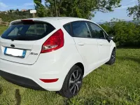 Usata Ford Fiesta 82 CV (60 kW) 2010 Bianco Berlina