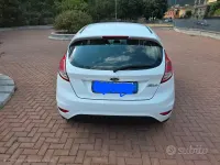 Usata Ford Fiesta 97 CV (71 kW) 2014 Bianco Utilitaria