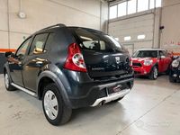 Usata Dacia Sandero Stepway 85 CV (62 kW) 2011 Grigio Berlina