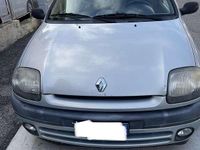 Usata Renault Clio II 58 CV (42 kW) 2000 Argento Berlina
