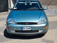 Usata Ford Focus Ghia 115 CV (84 kW) 2001 Grigio Berlina
