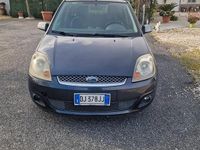 Usata Ford Fiesta Ghia 80 CV (58 kW) 2008 Grigio Utilitaria