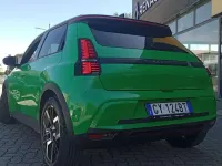 Nuova Renault 5 E-Tech Komfort 77 kW (106 CV) 2025 Verde Berlina