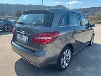 Usata Mercedes B180 Premium 108 CV (79 kW) 2016 Grigio Monovolume