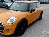 Usata Mini Cooper D 95 CV (69 kW) 2014 Giallo Utilitaria