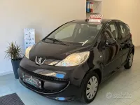 Usata Peugeot 107 68 CV (50 kW) 2008 Nero Utilitaria