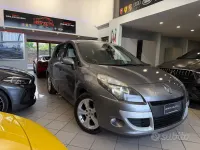 Usata Renault Scénic Luxe 110 CV (80 kW) 2011 Grigio Monovolume