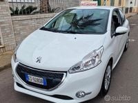 Usata Peugeot 208 Active 82 CV (60 kW) 2013 Bianco Utilitaria