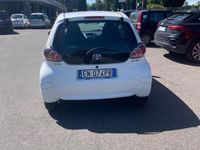 Usata Toyota Aygo 68 CV (50 kW) 2012 Bianco Utilitaria