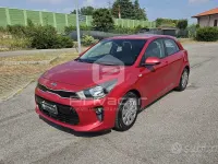Usata Kia Rio Active 84 CV (61 kW) 2017 Rosso Utilitaria