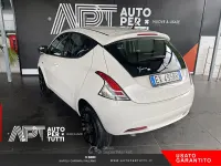 Begagnad Lancia Ypsilon 80 HK (58 kW) 2015 Vit Halvkombi