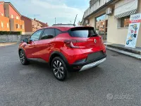 Usata Renault Captur Evolution 101 CV (74 kW) 2024 Rosso passion SUV