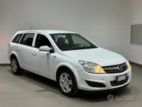 Usata Opel Astra 110 CV (80 kW) 2009 Bianco Station wagon