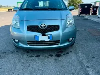 Usata Toyota Yaris 90 CV (66 kW) 2006 Grigio Berlina