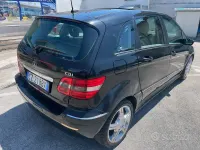 Usata Mercedes B200 140 CV (102 kW) 2005 Nero Monovolume