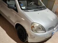 Usata Toyota Yaris 1999 Grigio Berlina