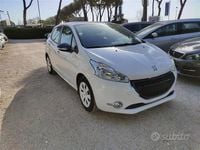 Usata Peugeot 208 68 CV (50 kW) 2015 Bianco banquise Utilitaria