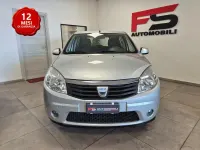 Usata Dacia Sandero Lauréate 76 CV (55 kW) 2010 Argento Berlina