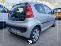 Usata Peugeot 107 Active 68 CV (50 kW) 2010 Argento Utilitaria