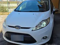 Usata Ford Fiesta 82 CV (60 kW) 2010 Bianco Berlina