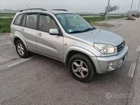 Begagnad Toyota RAV4 129 HK (94 kW) 2000 Grå SUV