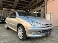 Usata Peugeot 206 CC 109 CV (80 kW) 2001 Grigio Cabrio