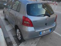 Usado Toyota Yaris 90 CV (66 kW) 2016 Gris Berlina
