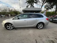 Usata Opel Astra 110 CV (80 kW) 2011 Grigio Station wagon