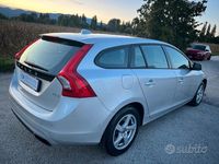 Usata Volvo V60 Kinetic 150 CV (110 kW) 2018 Argento Station wagon