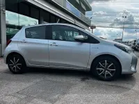 Usata Toyota Yaris Hybrid Active 75 CV (55 kW) 2015 Grigio Berlina