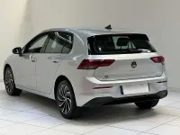 Usata VW Golf VIII Life 131 CV (96 kW) 2022 Argento Berlina