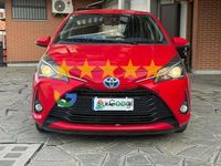 Usata Toyota Yaris Hybrid Cool 73 CV (53 kW) 2017 Rosso Berlina