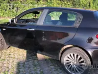Usata Alfa Romeo 147 105 CV (77 kW) 2010 Nero Utilitaria